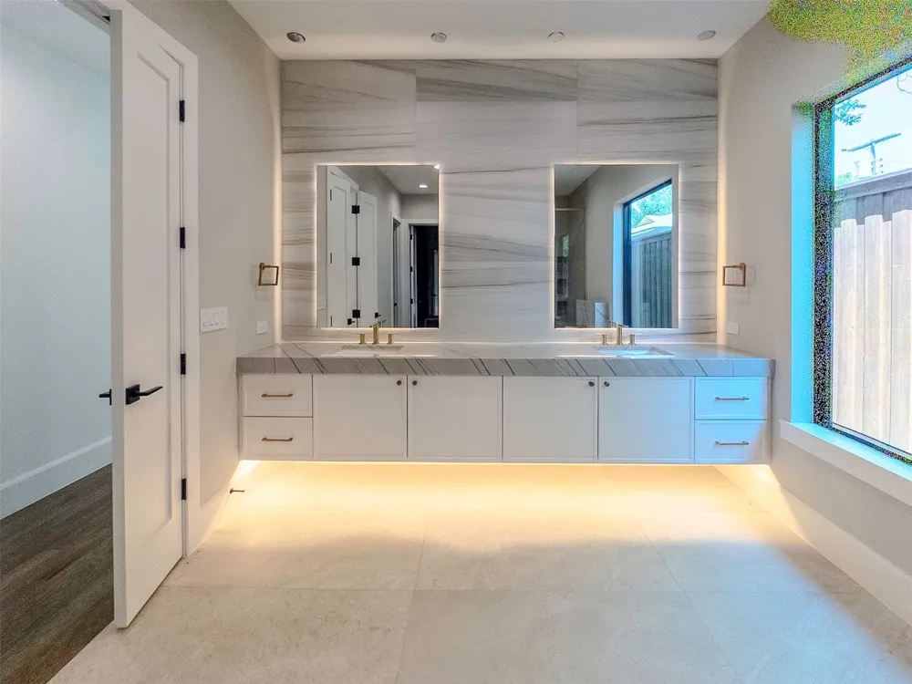 9845 Lenel Place Dallas, TX 75220