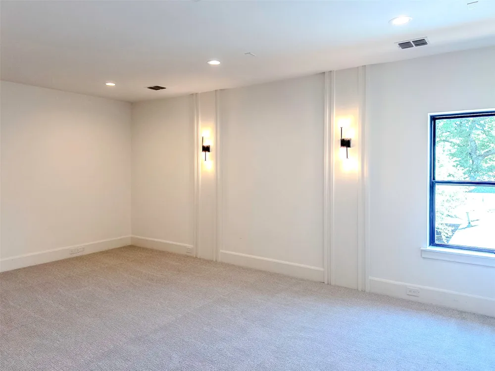 9845 Lenel Place Dallas, TX 75220