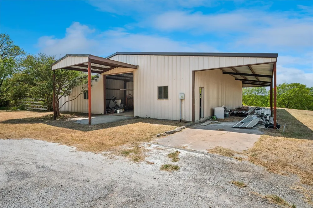 1501 Andy Thomas Road Whitewright, TX 75491