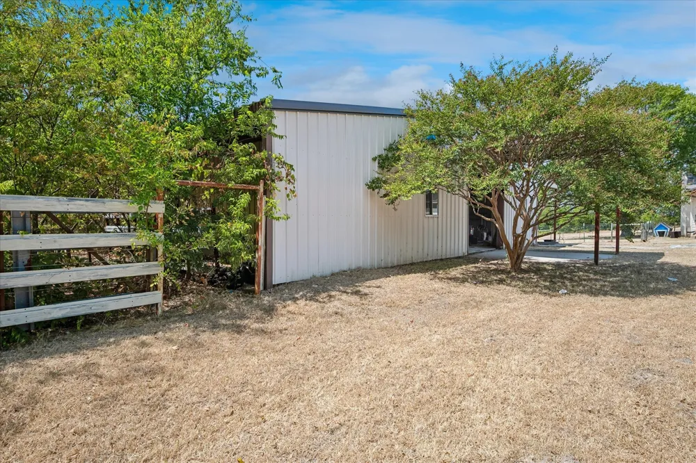 1501 Andy Thomas Road Whitewright, TX 75491
