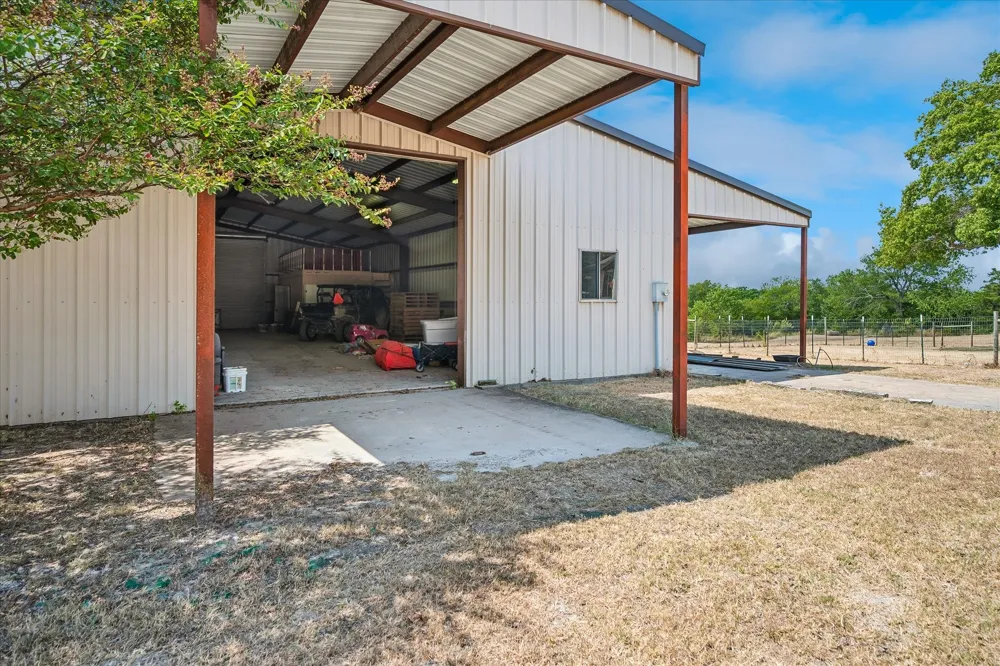 1501 Andy Thomas Road Whitewright, TX 75491