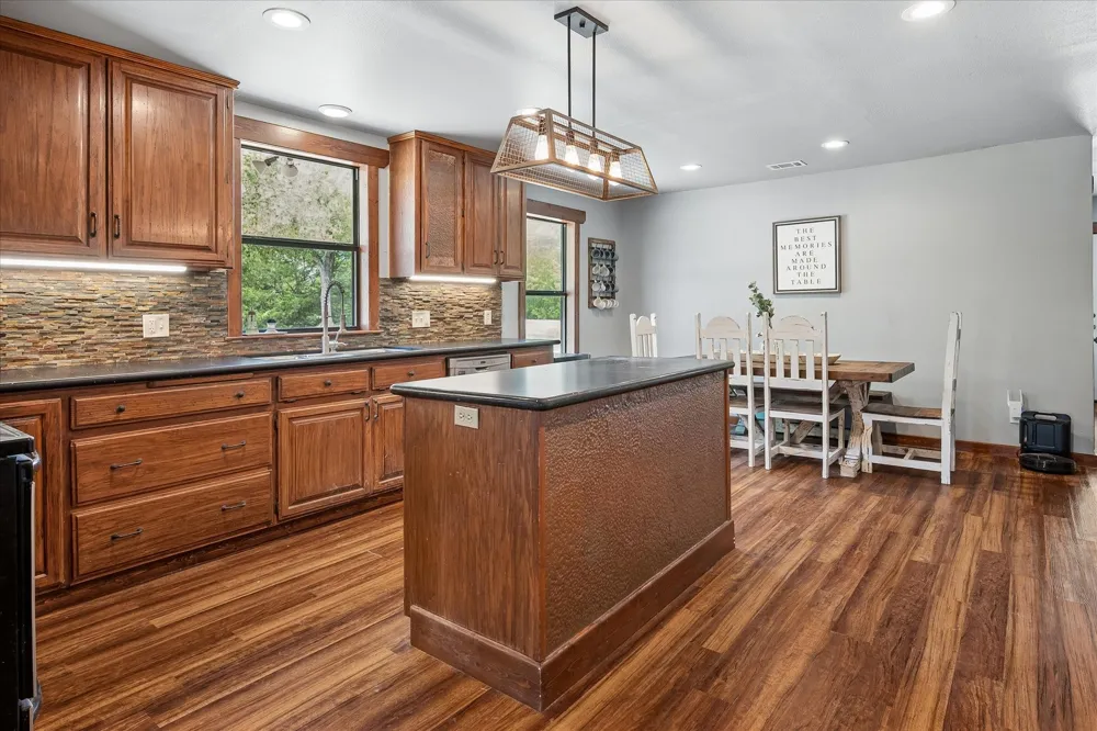 1501 Andy Thomas Road Whitewright, TX 75491