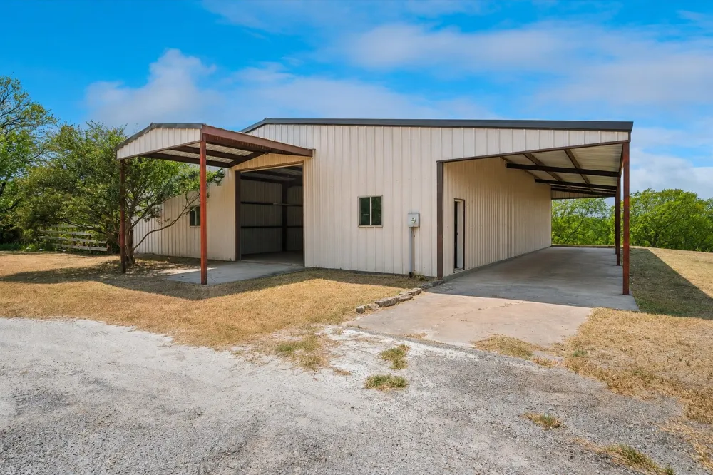 1501 Andy Thomas Road Whitewright, TX 75491