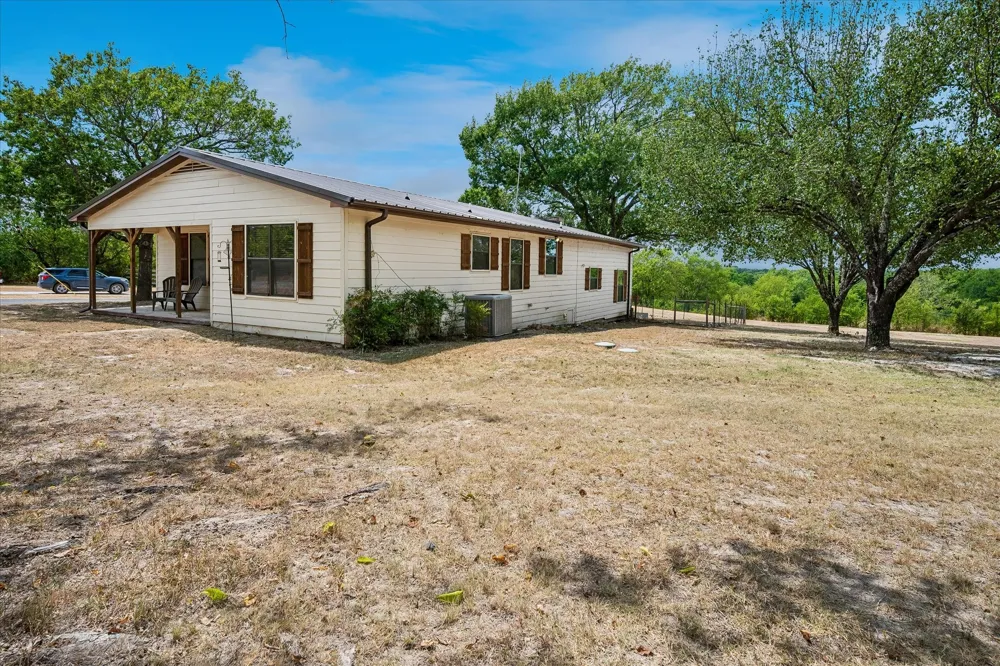 1501 Andy Thomas Road Whitewright, TX 75491