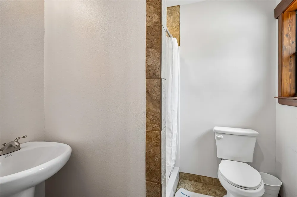 1501 Andy Thomas Road Whitewright, TX 75491