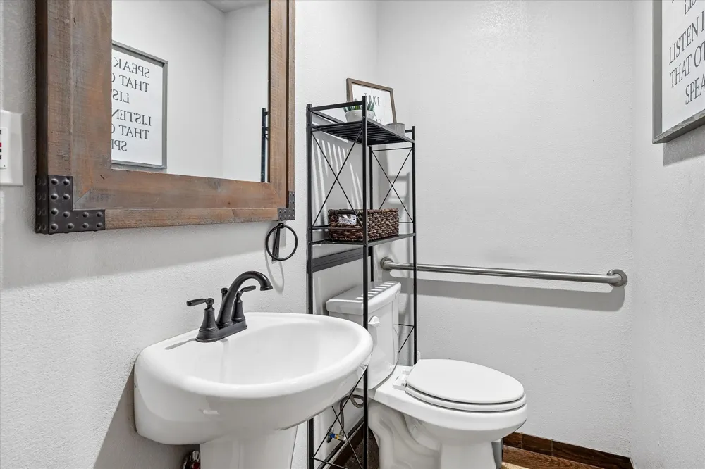 1501 Andy Thomas Road Whitewright, TX 75491