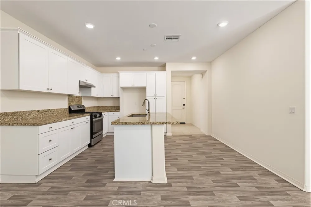 6101 Sendero Eastvale, CA 92880