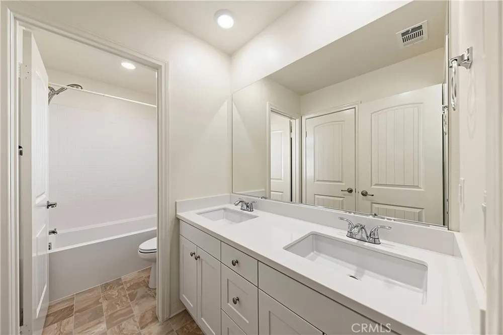6101 Sendero Eastvale, CA 92880
