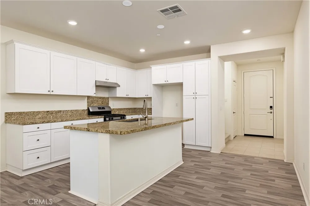6101 Sendero Eastvale, CA 92880