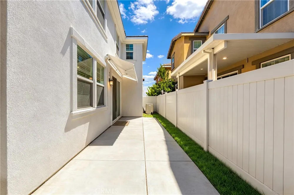 6101 Sendero Eastvale, CA 92880