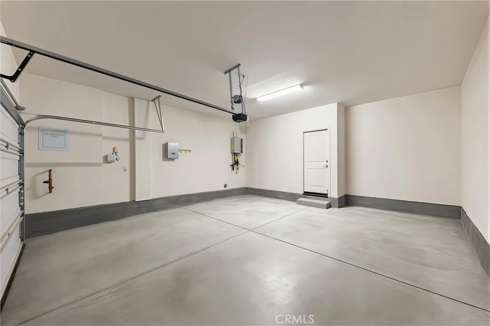 6101 Sendero Eastvale, CA 92880