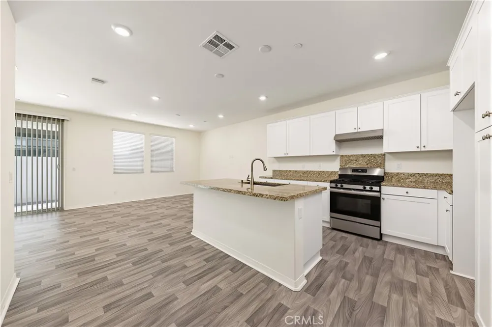 6101 Sendero Eastvale, CA 92880