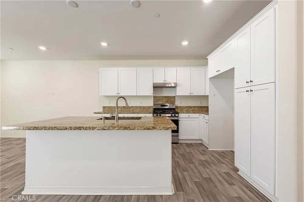 6101 Sendero Eastvale, CA 92880