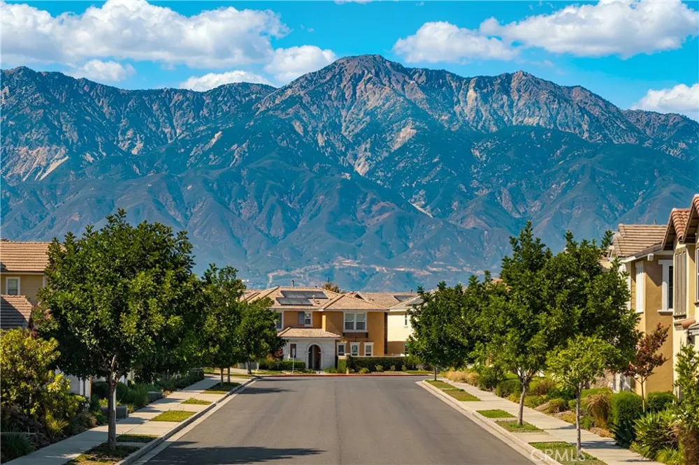 6101 Sendero Eastvale, CA 92880