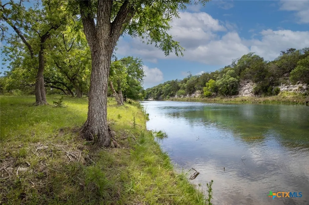 22 Goose Landing Way Harper, TX 78631