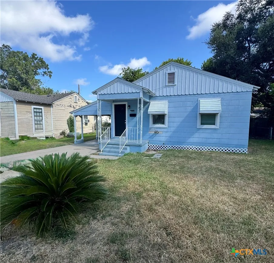 1312 E Mistletoe Avenue Victoria, TX 77901