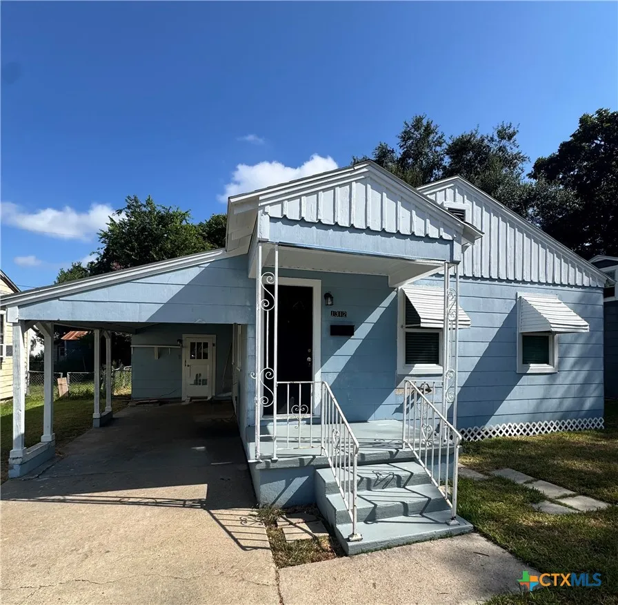 1312 E Mistletoe Avenue Victoria, TX 77901