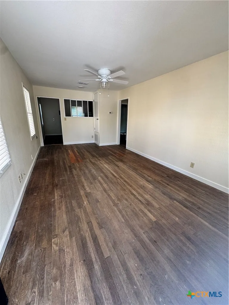 1312 E Mistletoe Avenue Victoria, TX 77901
