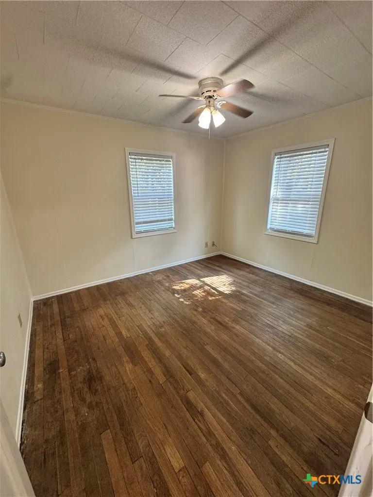 1312 E Mistletoe Avenue Victoria, TX 77901
