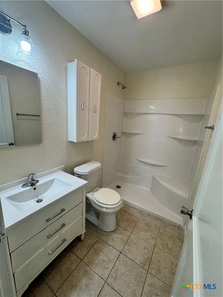 1312 E Mistletoe Avenue Victoria, TX 77901