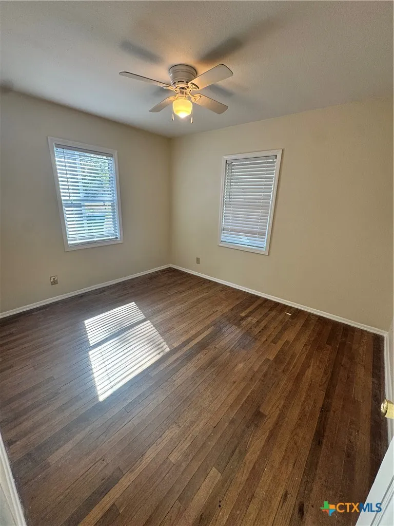 1312 E Mistletoe Avenue Victoria, TX 77901