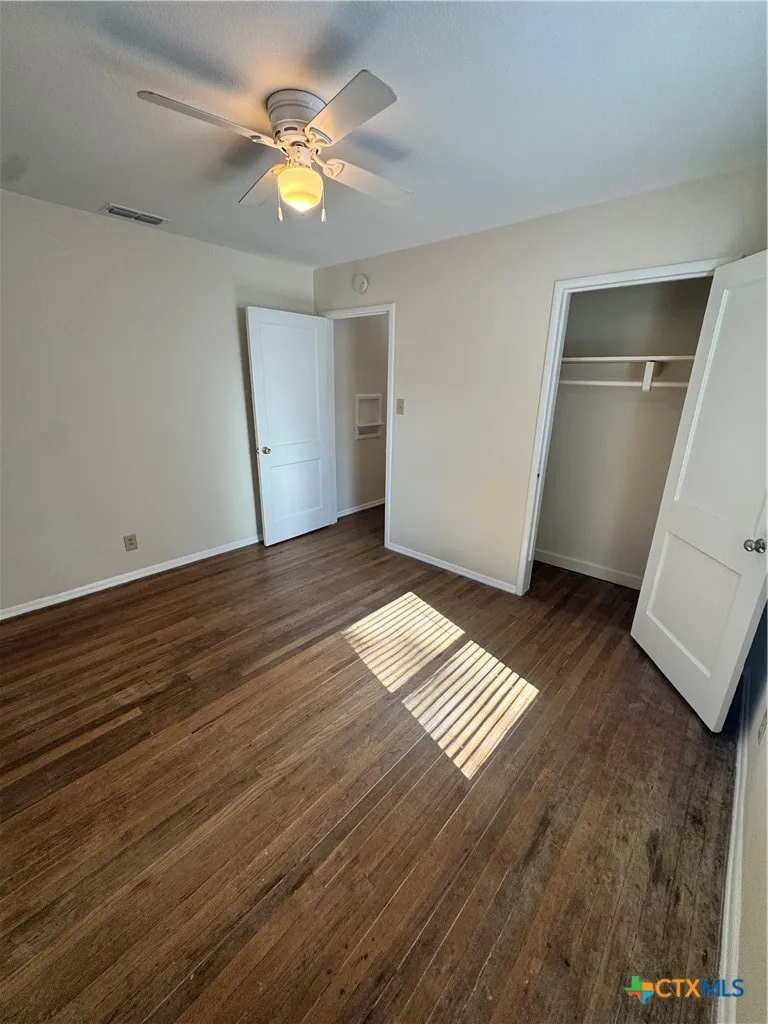 1312 E Mistletoe Avenue Victoria, TX 77901