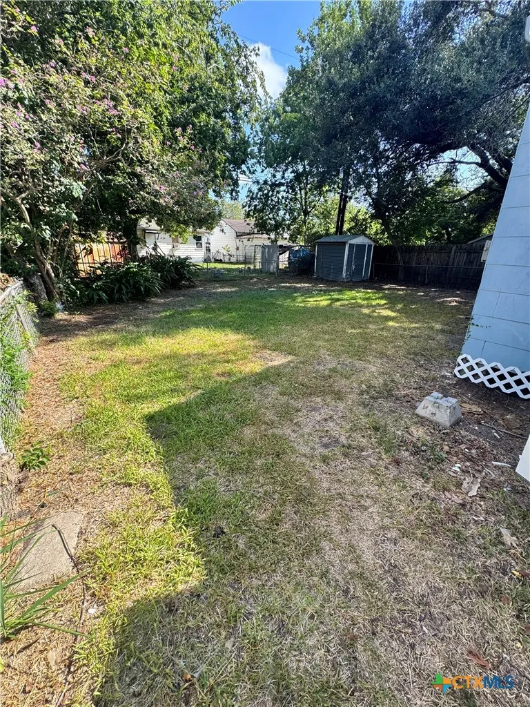 1312 E Mistletoe Avenue Victoria, TX 77901