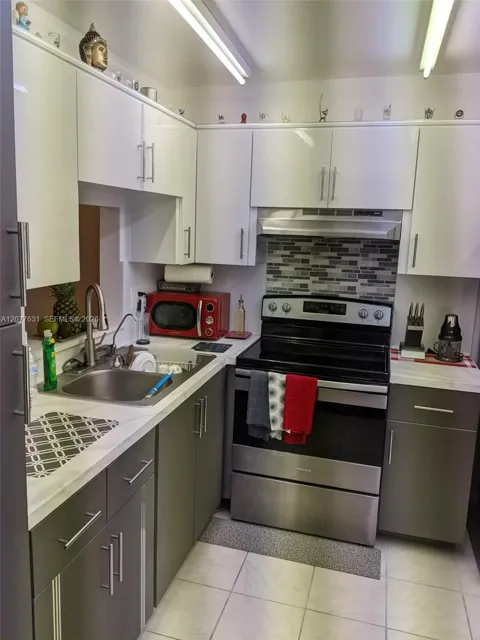 233 NE 14th Ave #205