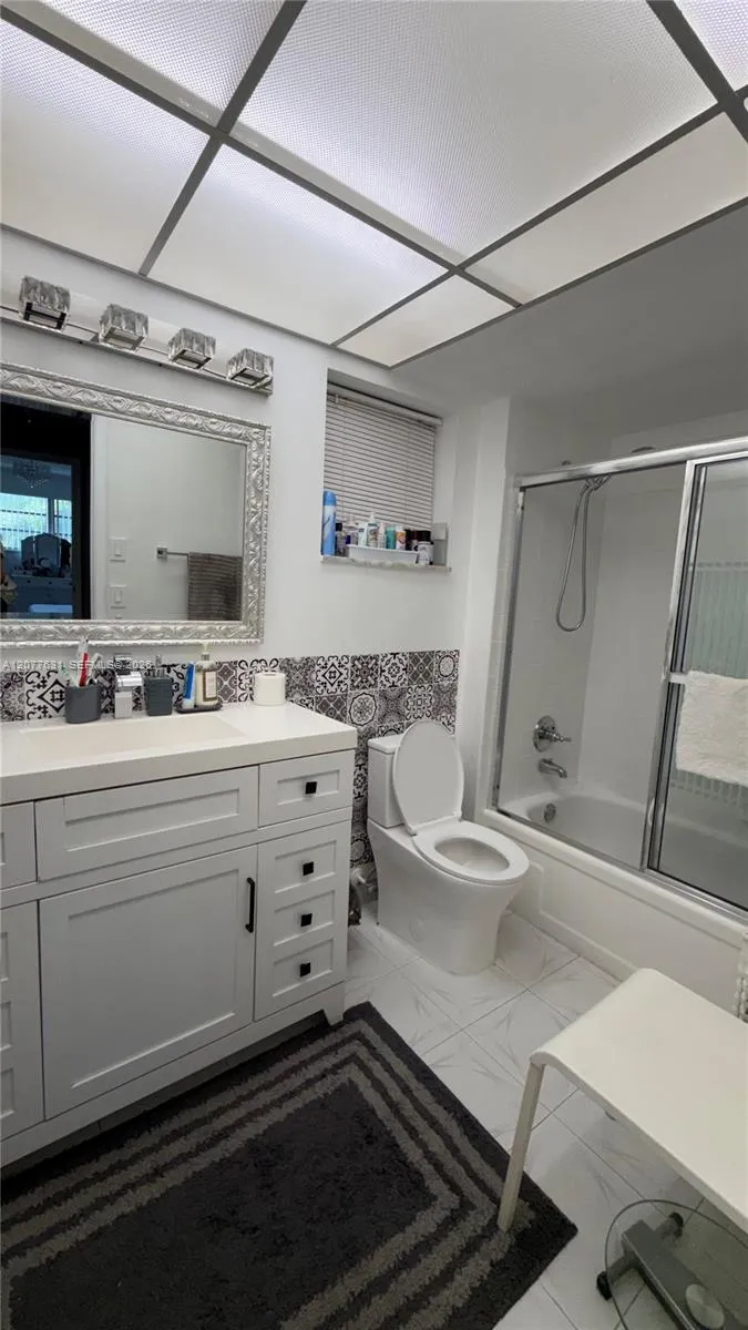 233 NE 14th Ave #205 Hallandale Beach, FL 33009