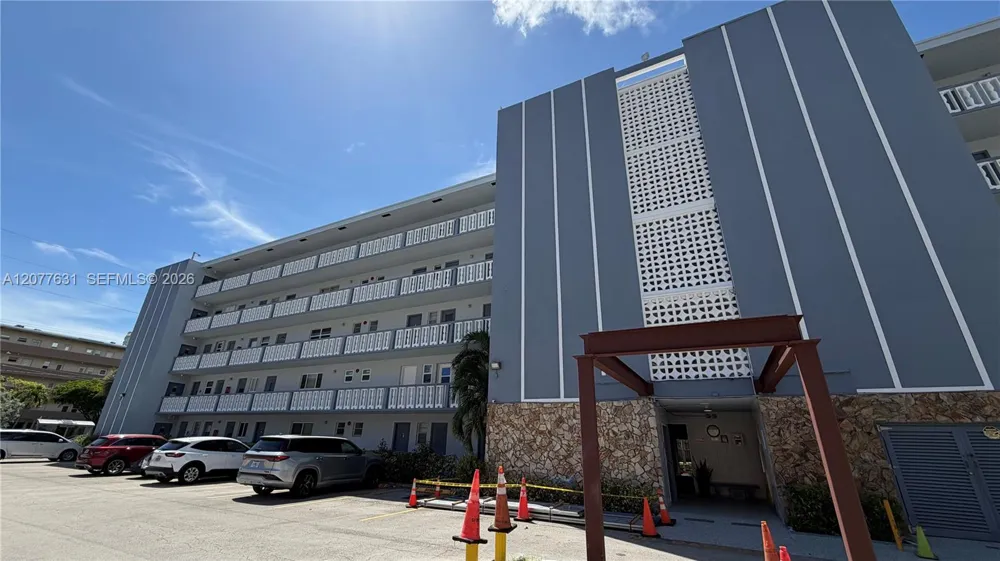 233 NE 14th Ave #205 Hallandale Beach, FL 33009
