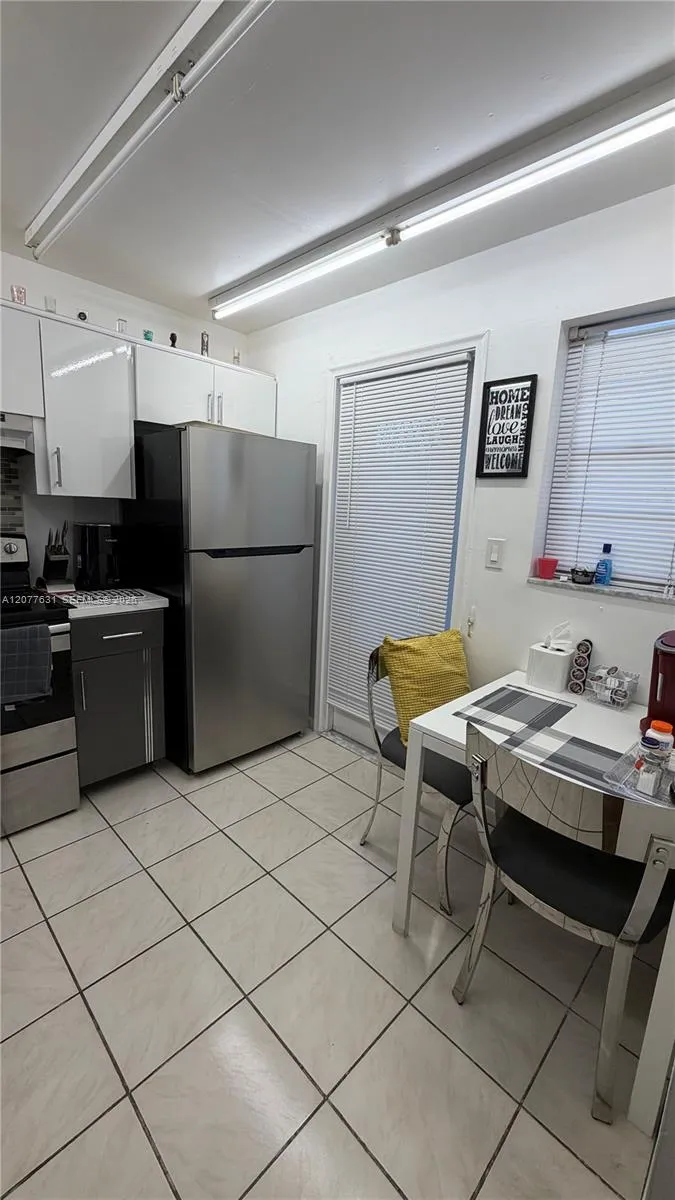233 NE 14th Ave #205 Hallandale Beach, FL 33009