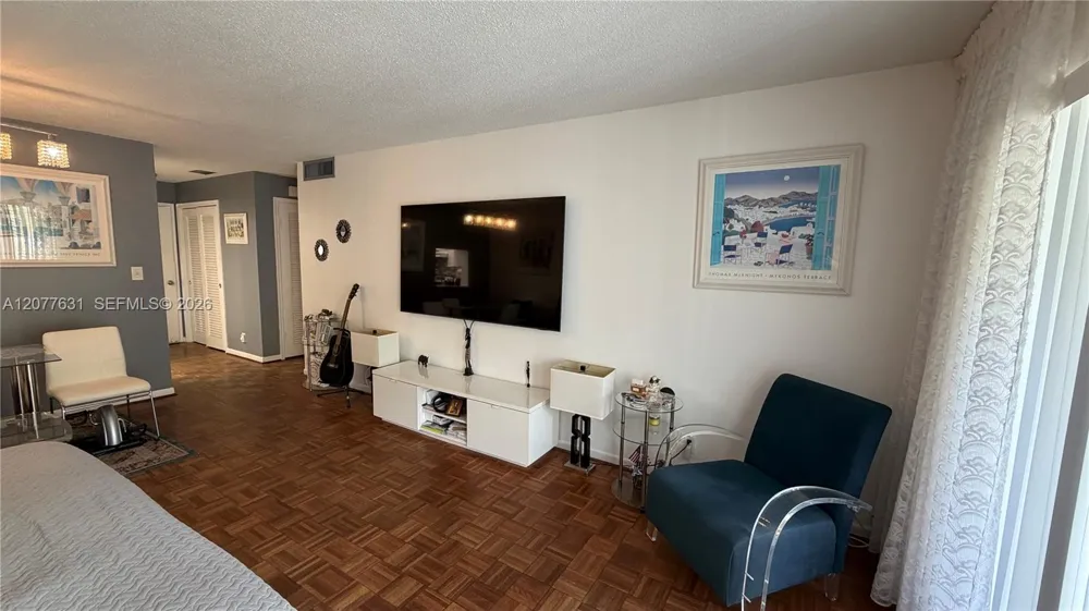 233 NE 14th Ave #205 Hallandale Beach, FL 33009