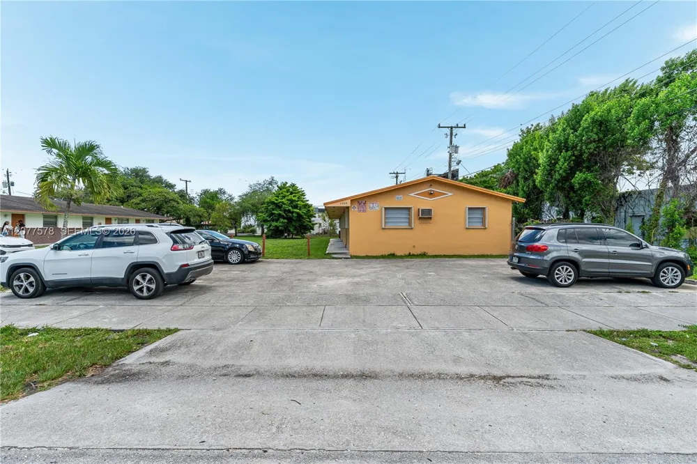 5926 SW 27th St #B West Park, FL 33023