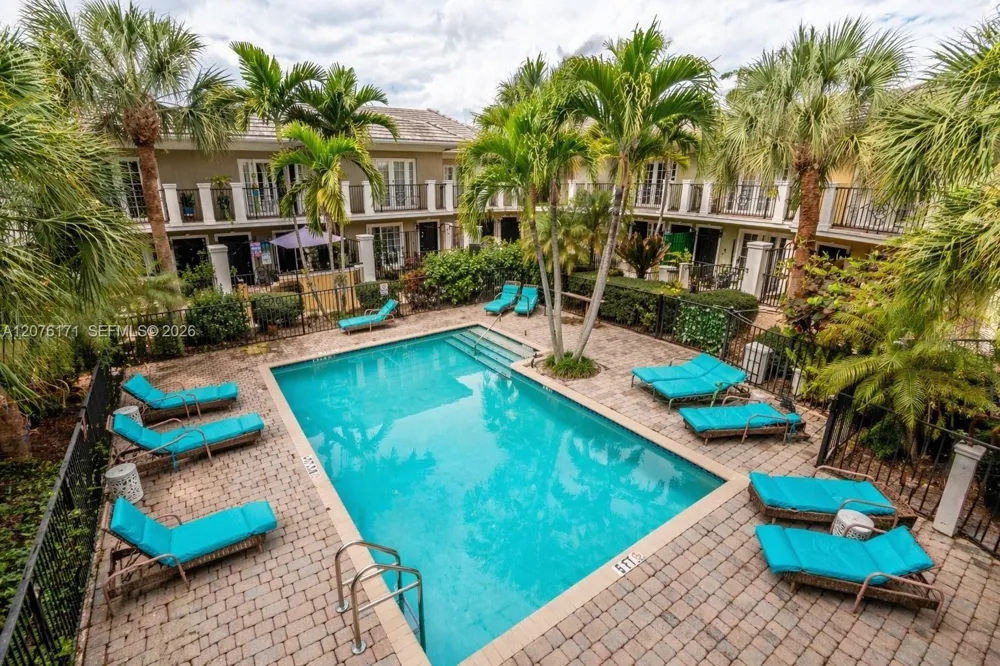 1000 Palm Trl #8 Delray Beach, FL 33483