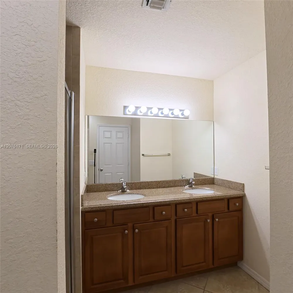 1000 Palm Trl #8 Delray Beach, FL 33483