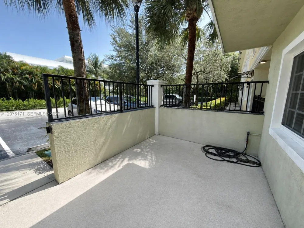1000 Palm Trl #8 Delray Beach, FL 33483