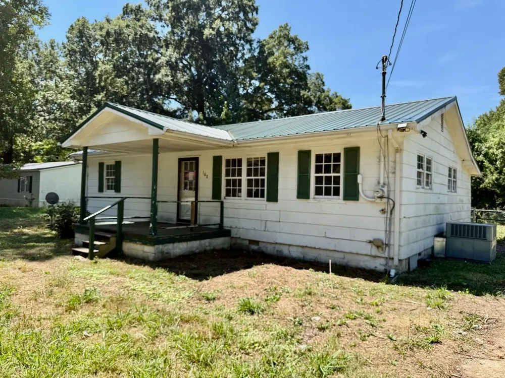 108 Oakwood Dr Huntland, TN 37345