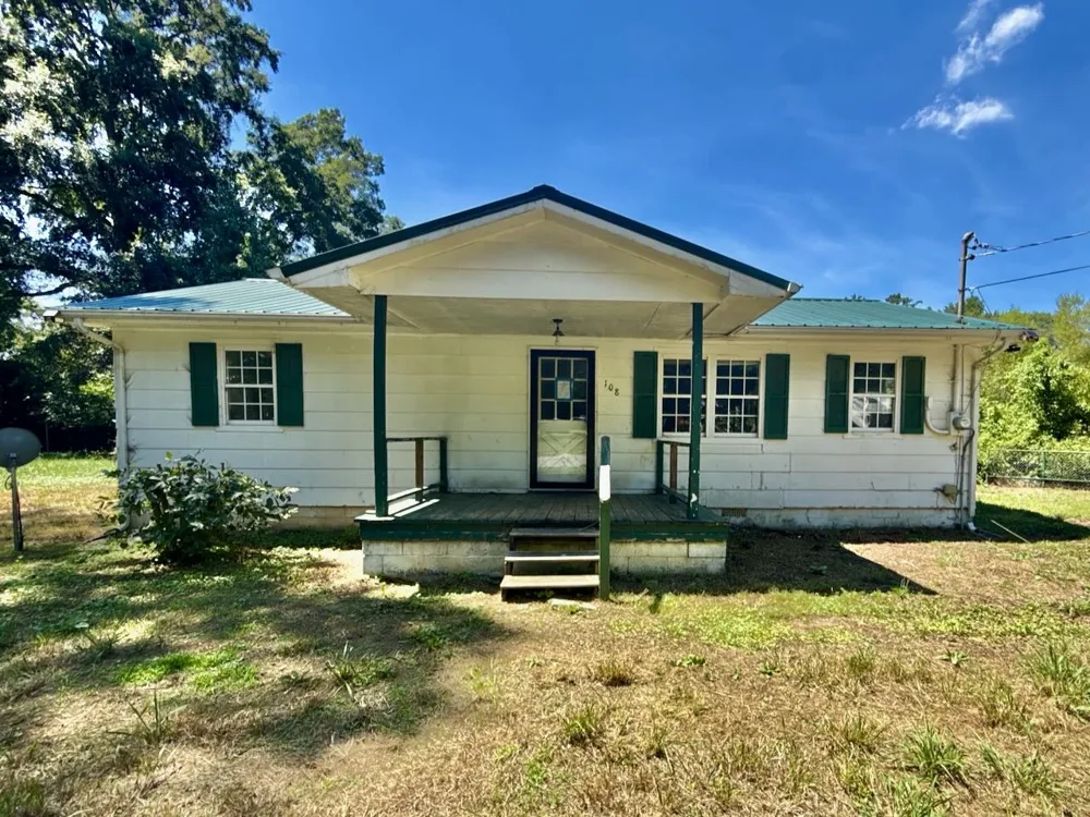 108 Oakwood Dr Huntland, TN 37345