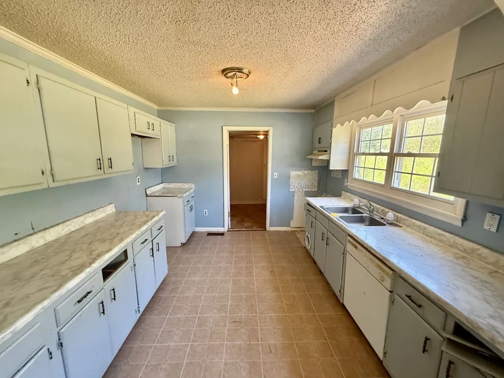 108 Oakwood Dr Huntland, TN 37345