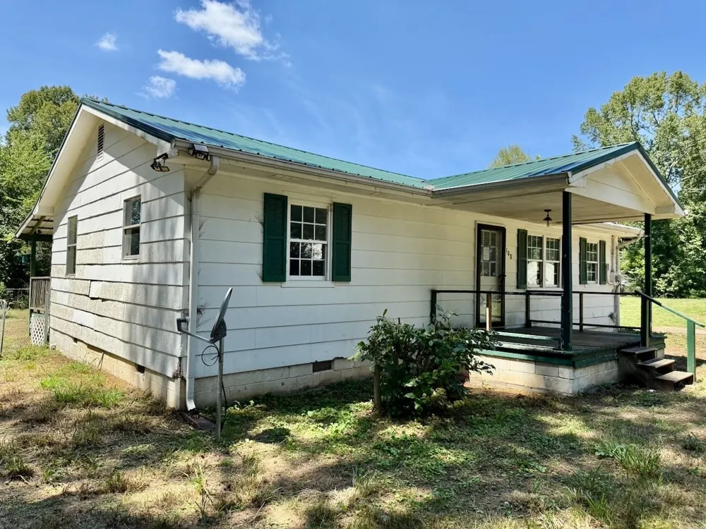 108 Oakwood Dr Huntland, TN 37345