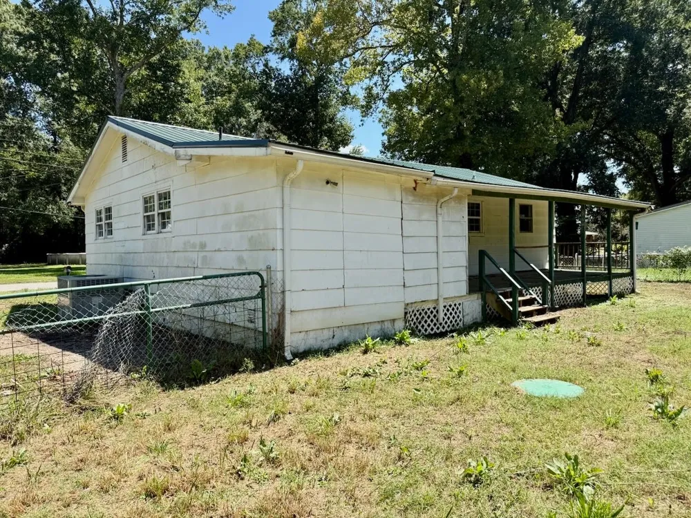 108 Oakwood Dr Huntland, TN 37345