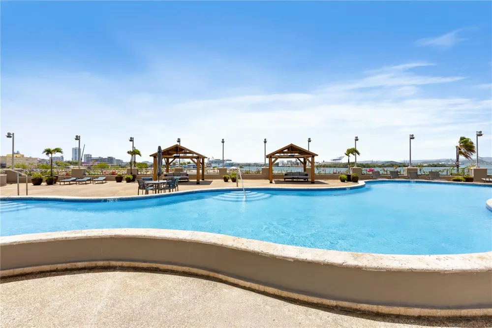 100 DEL MUELLE #1301 San Juan, PR 00901