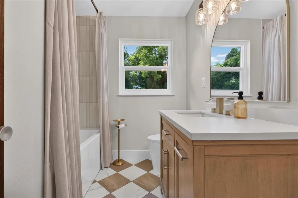 5305 E 98TH AVENUE Temple Terrace, FL 33617
