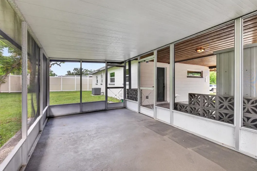 5305 E 98TH AVENUE Temple Terrace, FL 33617