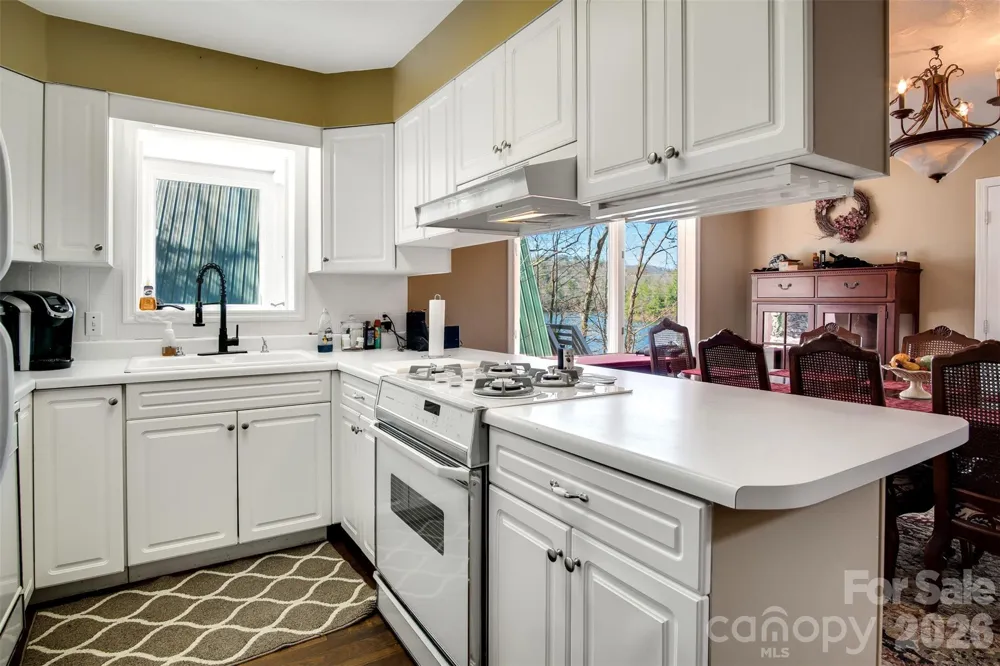 82 Avisco Road Robbinsville, NC 28771