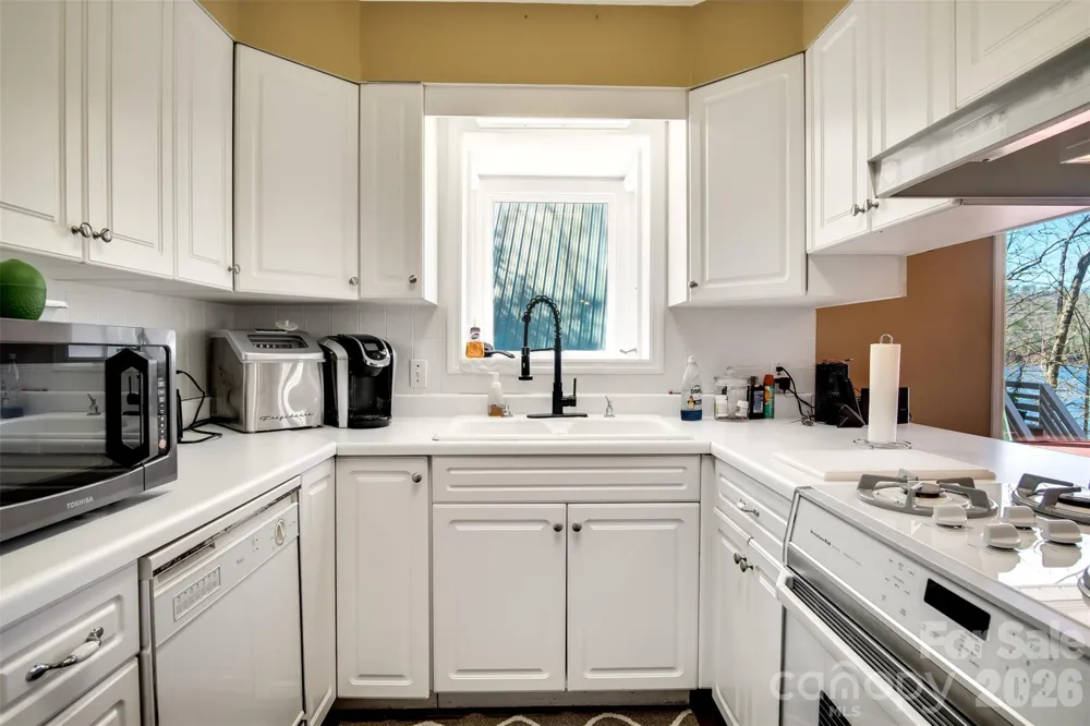 82 Avisco Road Robbinsville, NC 28771