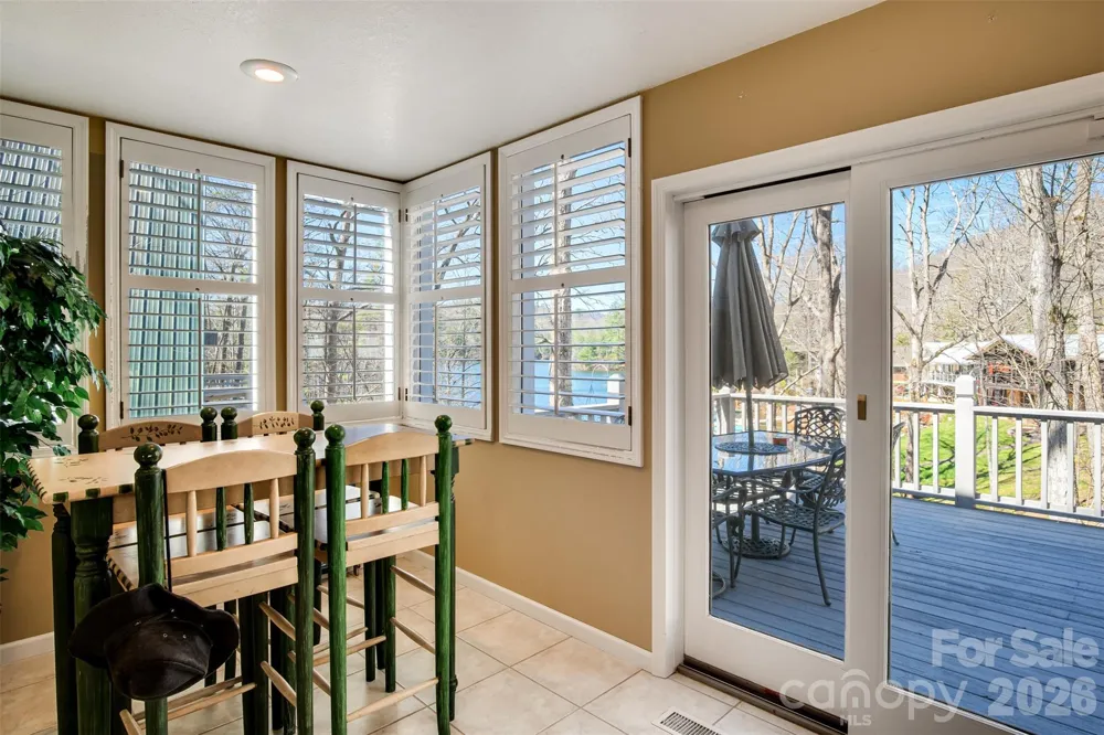 82 Avisco Road Robbinsville, NC 28771