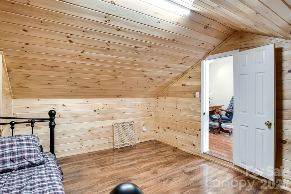 82 Avisco Road Robbinsville, NC 28771