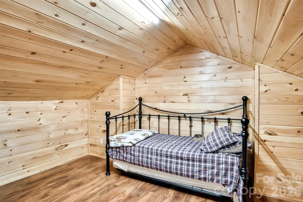 82 Avisco Road Robbinsville, NC 28771