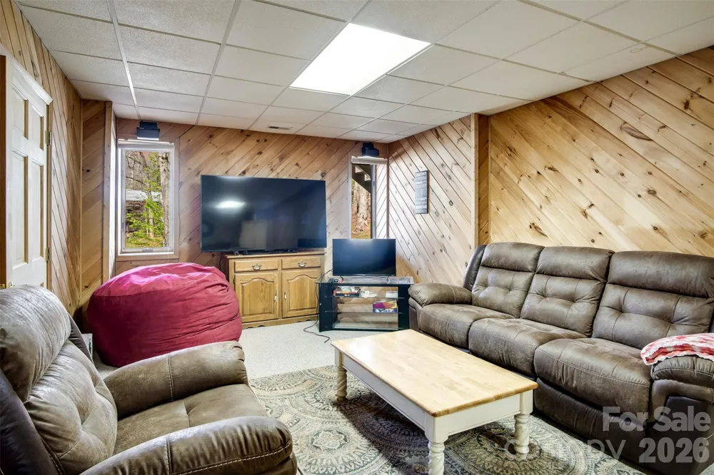 82 Avisco Road Robbinsville, NC 28771